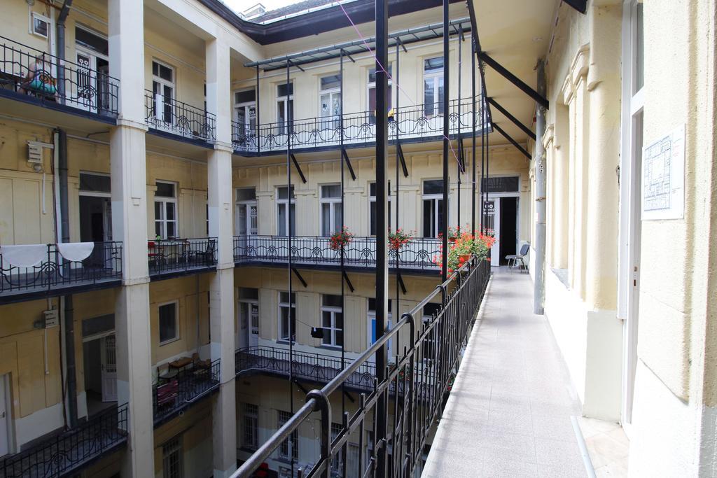 Dbc Hostel Budapest Exterior photo